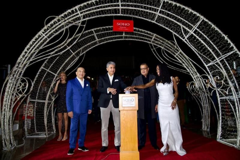 وزير السياحة والآثار ومحافظ جنوب سيناء يطلقان مهرجان الإضاءة السنوي بميدان سوهو...