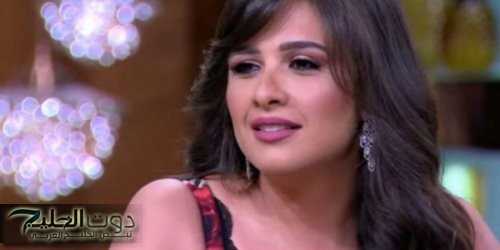 بأجواء من الفرح.. ياسمين عبد العزيز تغني و تستعرض جمالها بإطلالة رائعة