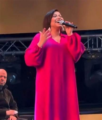 شيرين عبد الوهاب تتألق بفستان واسع من "فالنتينو".. صور التقت الفنانة شيرين عبد لوهاب بجمهورها في الكويت بعد غياب وأحيت مساء الجمعة 29 سبتمبر حفلا غنائيا هناك.أطلت إقرأ المزيد