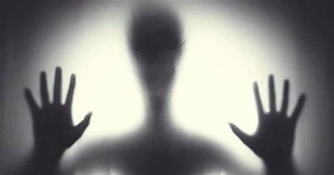 تفسير الرفس في المنام شخص يرفسني في الحلم