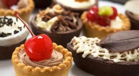 تفسير الحلويات في الحلم رؤية شراء الحلويات في المنام