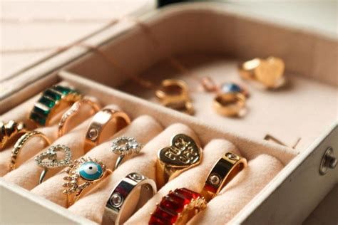 تفسير الخاتم في المنام معنى رؤية خاتم في الحلم