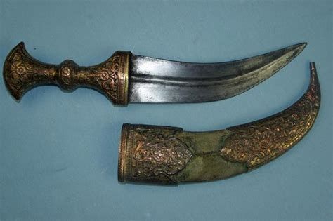 تفسير الخنجر في الحلم و الطعن بالخنجر في المنام