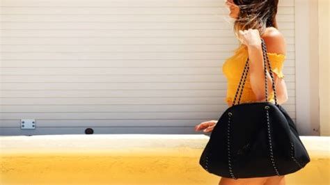 تفسير الحقيبه السوداء في الحلم رؤية الحقيبه باللون الاسود في المنام