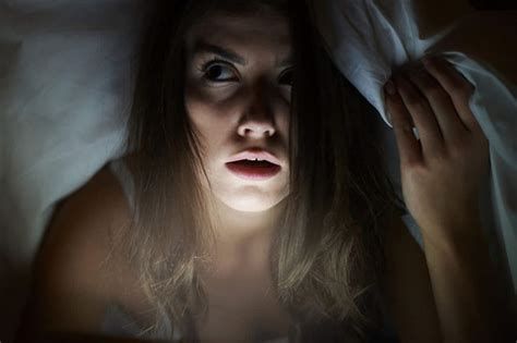 تفسير الزبيب في الحلم رؤيا اكل الزبيب في المنام