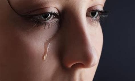 تفسير البكاء في الحلم و رؤية شخص يبكي