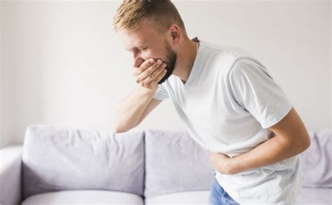 تفسير التقيؤ في المنام رؤية القيء في الحلم