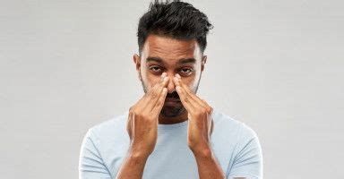 الغناء في المنام وتفسير رؤية الأغاني في الحلم بالتفصيل