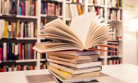 الكتاب في المنام وتفسير رؤية الكتب في الحلم بالتفصيل