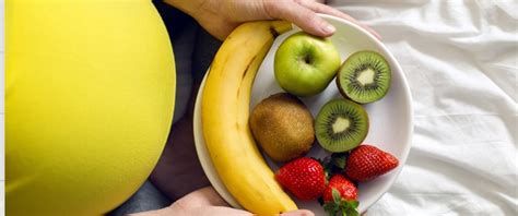 الفواكه التي تحتوي على الألياف والماء