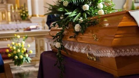 الجنازة في المنام وتفسير المشي في الجنازة والنعش في الحلم