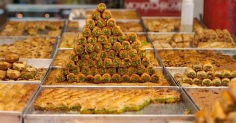 الحلويات في المنام