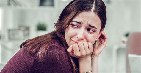 البكاء الشديد في المنام للعزباء