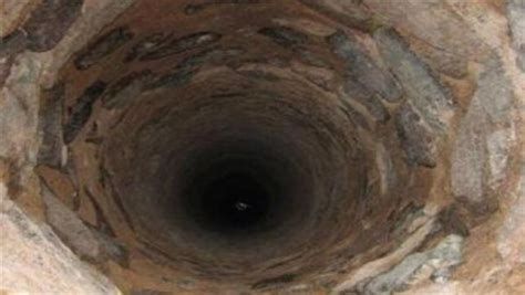 الحفر في المنام وتفسير رؤية الحفرة في الحلم بالتفصيل