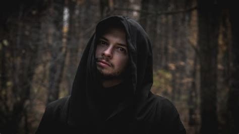 الثوب الاسود في المنام