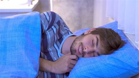 السرير في المنام وتفسير رؤية السرير في الحلم بالتفصيل