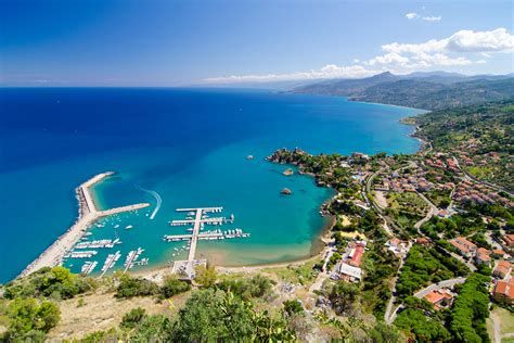 أين توجد جزيرة صقلية