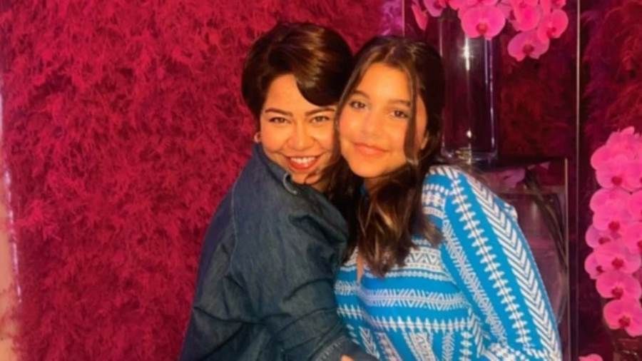 ابنة شيرين عبد الوهاب تتعرض للتهديد والابتزاز أزمة جديدة تمر بها النجمة شيرين عبد الوهاب ولكن هذه المرة تخص ابنتها الكبرى هنا.كشفت النيابة العامة بقسم أول إقرأ المزيد