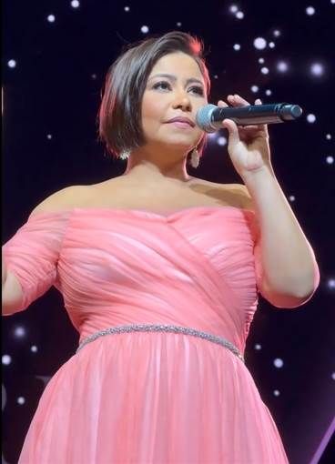 شيرين عبد الوهاب بإطلالة وردية في حفلها بدبي أحيت النجمة شيرين عبد الوهاب مساء الجمعة 12 ديسمبر حفلا غنائيا في دبي وسط حضور كبير من جمهورها.وأشعلت شيرين ع إقرأ المزيد