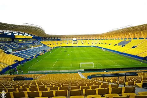 كم يتسع ملعب مرسول بارك وكم عدد مقاعده