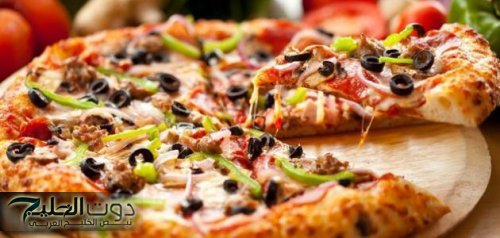 طريقة عمل البيتزا في البيت سهلة واقتصادية خطوة بخطوة زي المحلات