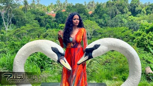 لوك غريب.. أسماء ابو اليزيد تستعرض جمالها