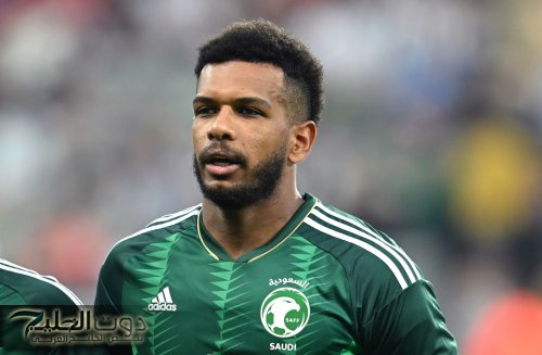 علي البليهي يتصدر المشهد بلقطة مميزة مع مشجعة تشعل