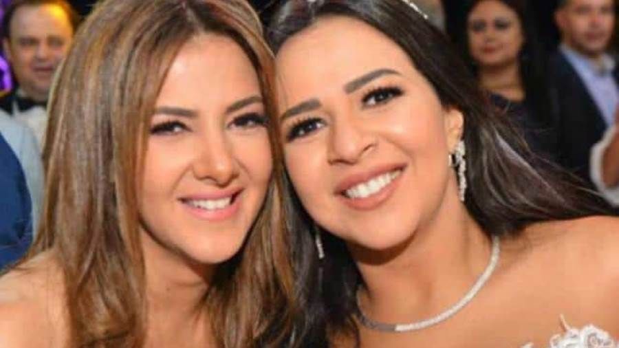 دنيا سمير غانم تكشف حقيقة حمل شقيقتها إيمي ردت الفنانة دنيا سمير غانم على الأخبار التي انتشرت خلال الفترة الماضية حول حمل شقيقتها إيمي سمير غانم.وقالت دن إقرأ المزيد