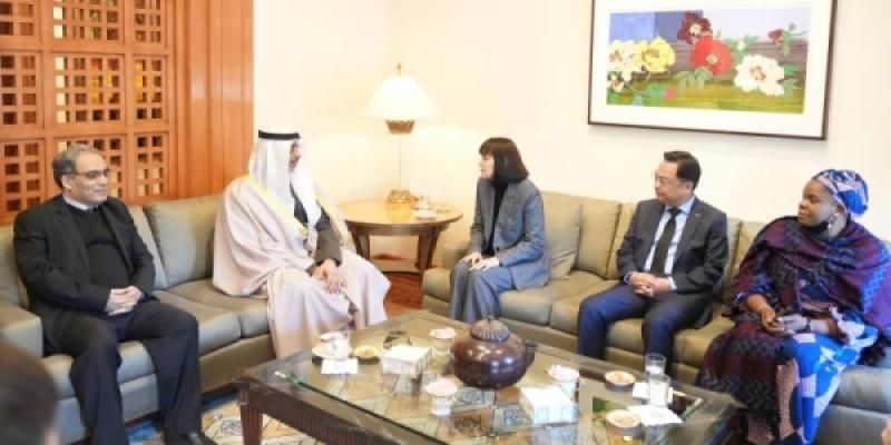 وزير شؤون الديوان الأميري الكويتى ينقل تعازي أمير الكويت وولي العهد ورئيس...