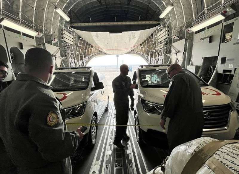 اقلاع الطائرة الإغاثية الثالثة من الجسر الجوي الكويتي متجهة إلى مطار دمشق...