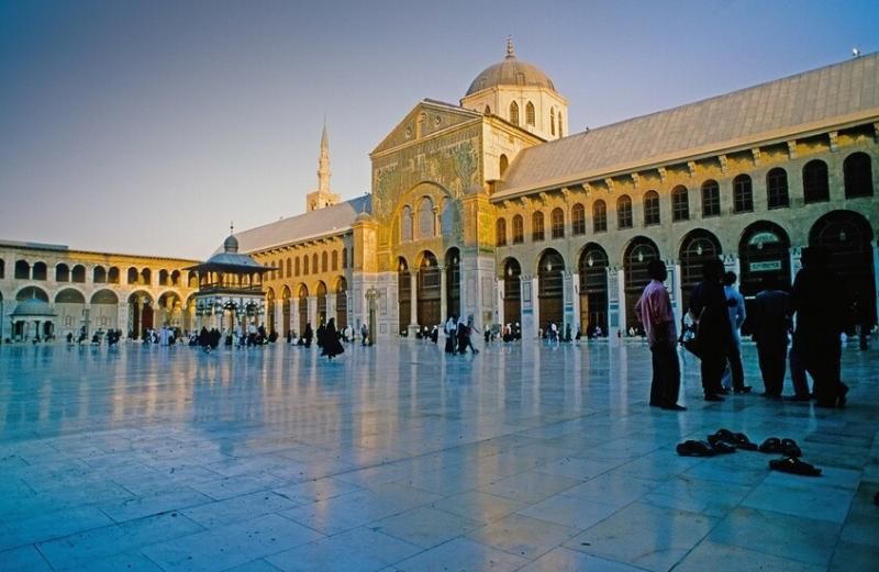 بعد أيام من كارثة ”وليمة الدم”.. إعلام سوري يوضح حقيقة إغلاق المسجد...