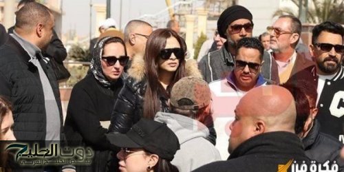 شقيق ياسمين عبد العزيز يكشف أسباب غيابها المثير عن عزاء والدهما: أسرار مؤلمة ودوافع عاطفية وراء الغياب