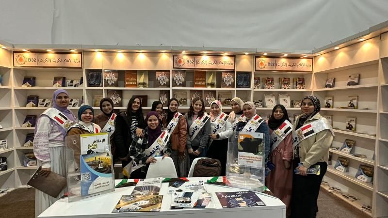 اقبال جماهيري كبير على معروضات الجناح الكويتي بمعرض الكتاب