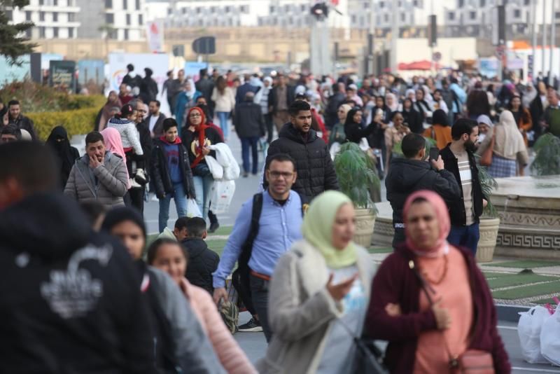 معرض القاهرة الدولي للكتاب يتخطى حاجز 5 ملايين ونصف المليون زائر مع...