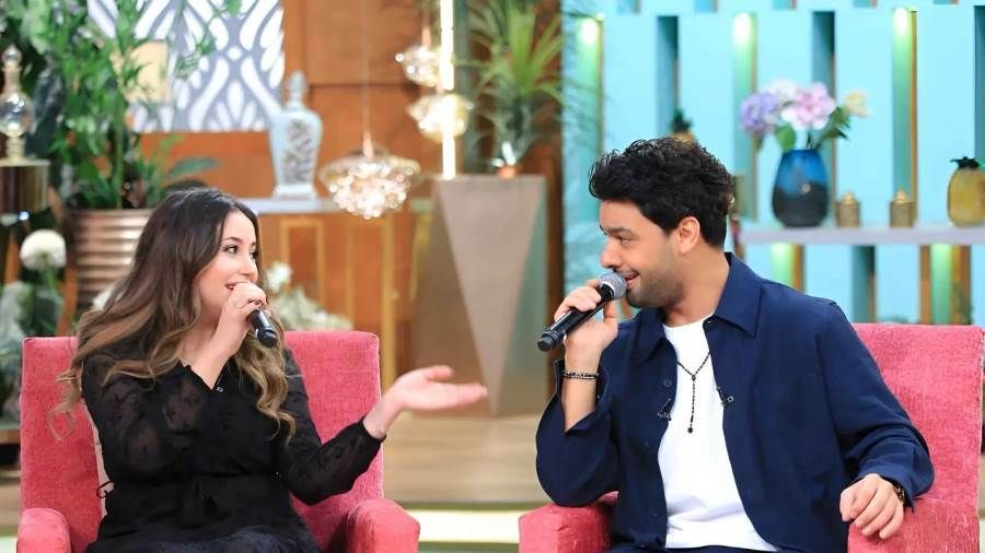 أحمد جمال وفرح الموجي يكشفان كواليس التعارف والخطوبة لأول مرة بعد أيام قليلة من إعلان خطوبتهما يطل الفنان أحمد جمال وخطيبته الفنانة الشابة فرح الموجي التي عرفها الجمهور م إقرأ المزيد