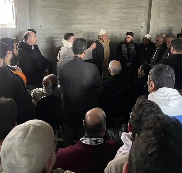 عبد العزيز مخيون يغلق قضية نجله بدفع دية الشاب المتوفي دفع الفنان عبد العزيز مخيون دية شاب دهسه نجله فى حادث بالبحيرة.وعقدت جلسة صلح بين عائلتي مخيون ويعقوب وقدمت دي إقرأ المزيد