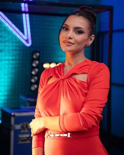 كارمن سليمان بفستان أحمر يبرز حملها في أحدث جلسة تصوير شاركت المطربة كارمن سليمان جمهورها عبر صفحتها الرسمية في موقع التواصل الاجتماعي إنستجرام أحدث جلسة تصوير لها إقرأ المزيد