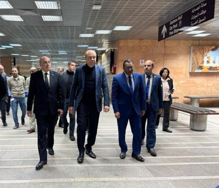 وزير الطيران المدني فى جولة تفقدية لمطار الأقصر الدولي لمتابعة مستوى الخدمات...