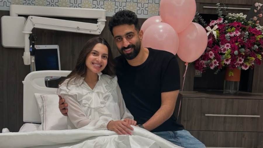 كارمن سليمان تفاجئ جمهورها بإنجابها توأم فاجأت الفنانة كارمن سليمان جمهورها وكشفت أنها رزقت بتوأم بنات.كانت كارمن سليمان أعلنت أنها أنجبت دون الكشف عن إقرأ المزيد