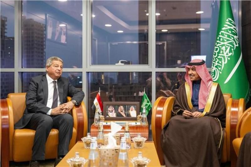 على هامش مشاركته في ”المنتدى السعودي للإعلام”..رئيس الأعلى للإعلام يلتقي وزير الإعلام...