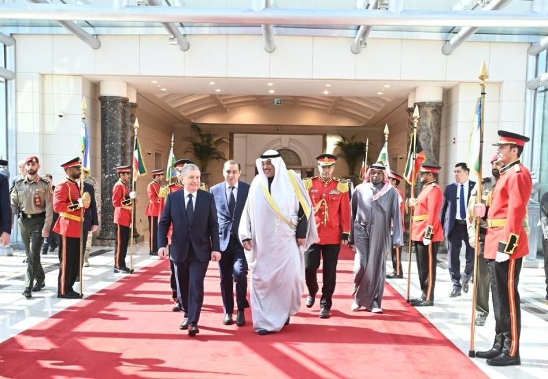 رئيس أوزبكستان يغادر الكويت وولي العهد على رأس مودعيه