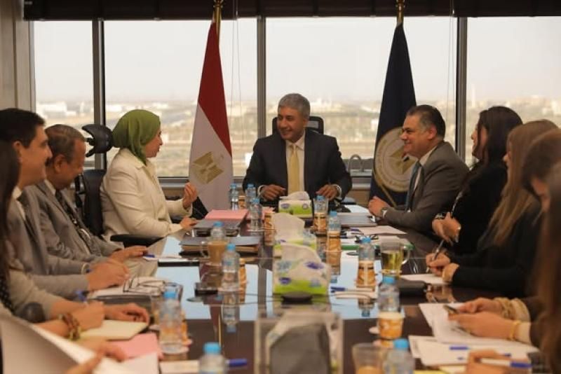 وزير السياحة والآثار يترأس اجتماع اللجنة المعنية بتطوير المنتجات والأنماط السياحية التي...