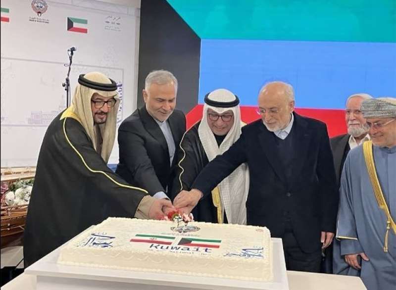 سفارات دولة الكويت لدى سلطنة عُمان وإيران وهولندا يحتفلون بالذكرى ال64 للعيد...