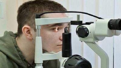 أسباب ارتعاش جفن العين