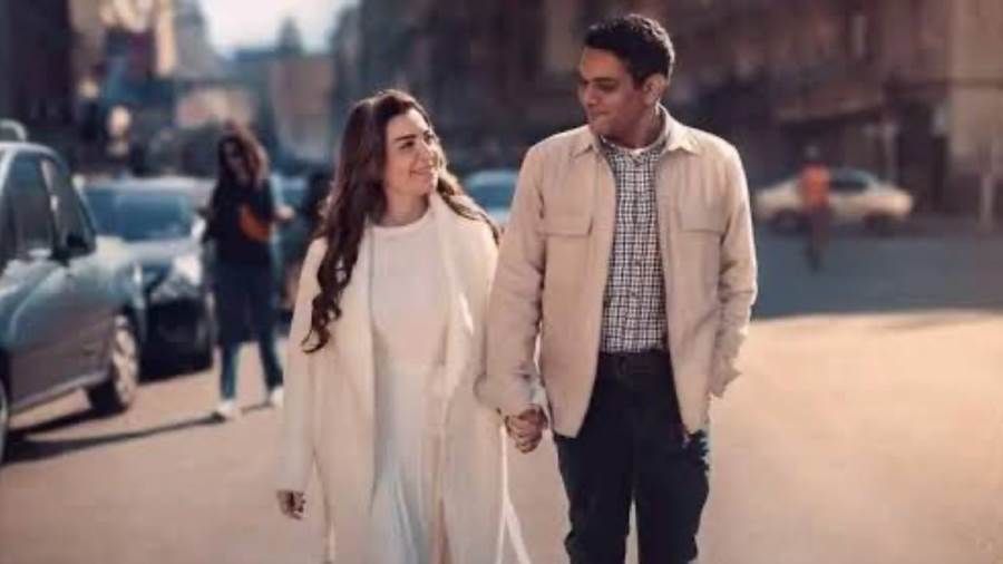 آسر ياسين يكشف كواليس عودة مي عز الدين للتمثيل بعد وفاة والدتها