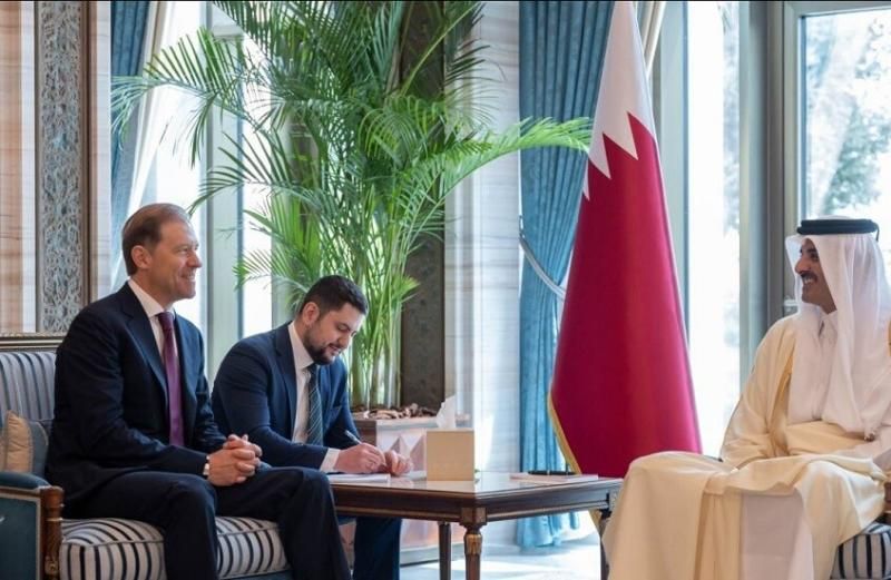 أمير قطر يبحث مع نائب رئيس الوزراء الروسي تعزيز العلاقات بين الدوحة...