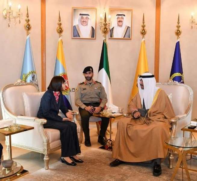 وزير الدفاع الكويتى يبحث مع السفيرتين الأميركية والبريطانية سبل تعزيز التعاون...