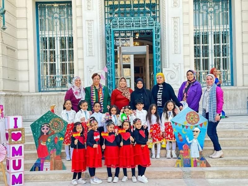 ورش فنية وفقرات استعراضية في احتفاء ”محمود خليل” بعيد الأم