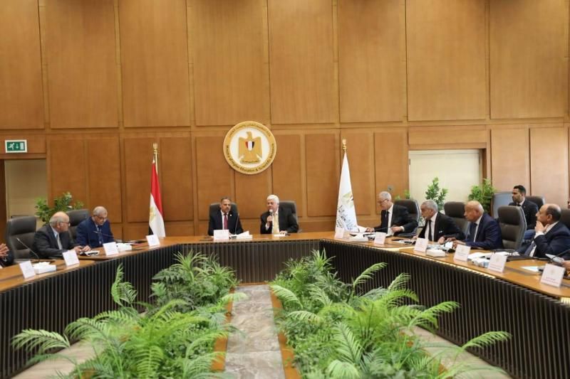 وزير التعليم العالي يترأس اجتماع مجلس أمناء جامعة الزقازيق الأهلية بحضور محافظ...