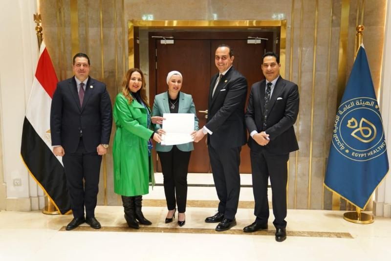 رئيس هيئة الرعاية الصحية ونائب وزير الاتصالات يكرّمان 32 قيادة تنفيذية وكادرًا...